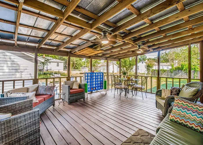 Walk To Beach, Yard, Games And Pet Friendly