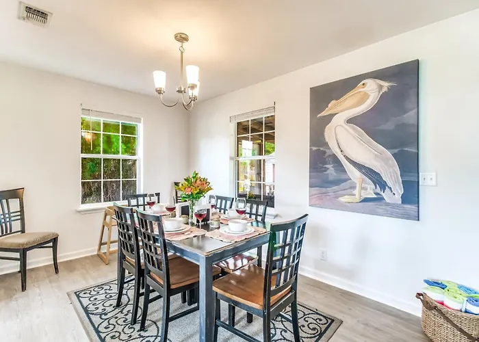 Walk To Beach, Yard, Games And Pet Friendly