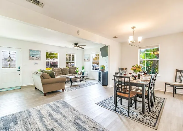 Walk To Beach, Yard, Games And Pet Friendly *