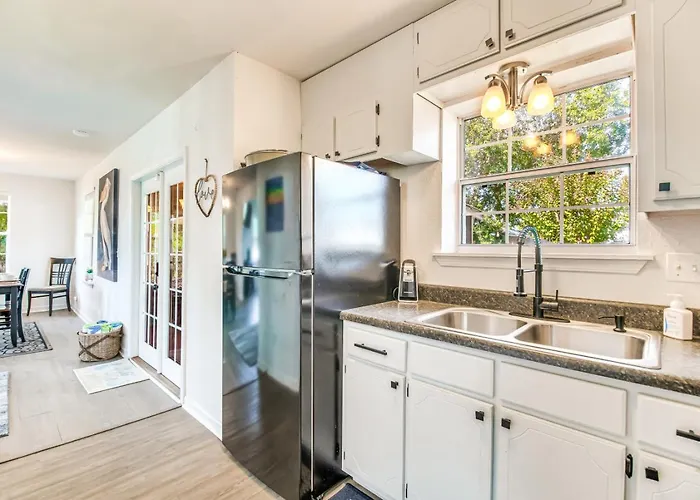 Walk To Beach, Yard, Games And Pet Friendly * Pensacola