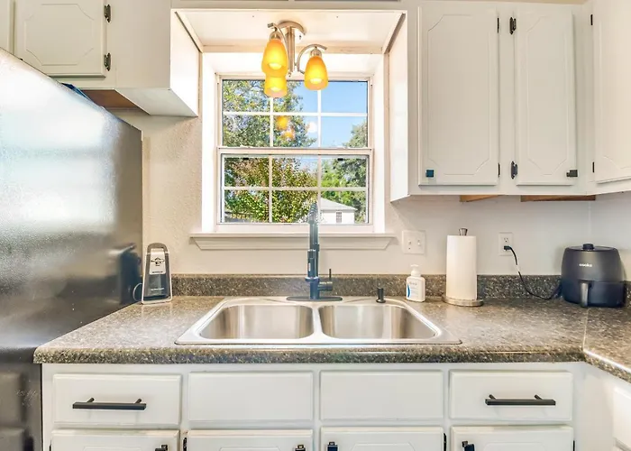 Walk To Beach, Yard, Games And Pet Friendly * Pensacola