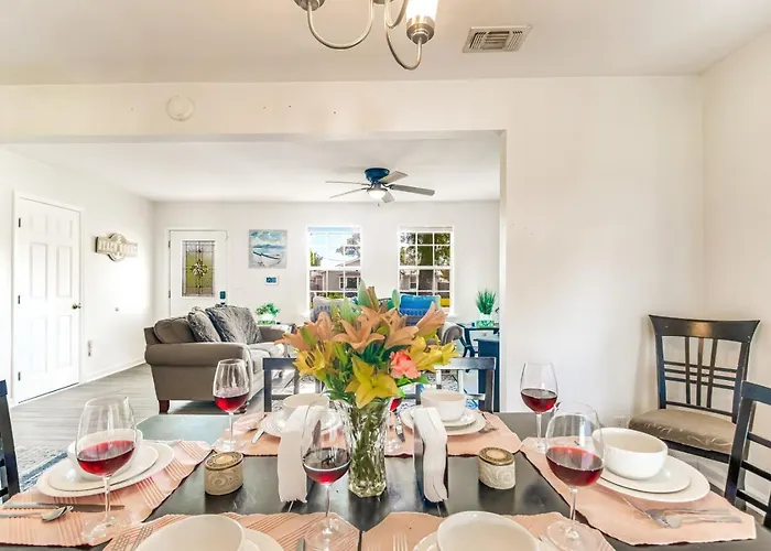 Walk To Beach, Yard, Games And Pet Friendly