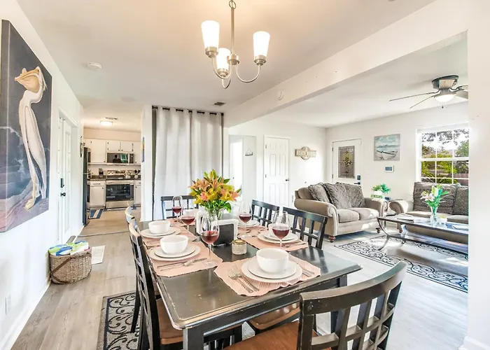 Walk To Beach, Yard, Games And Pet Friendly