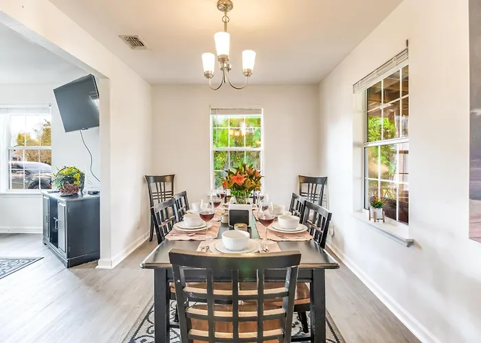 Walk To Beach, Yard, Games And Pet Friendly *