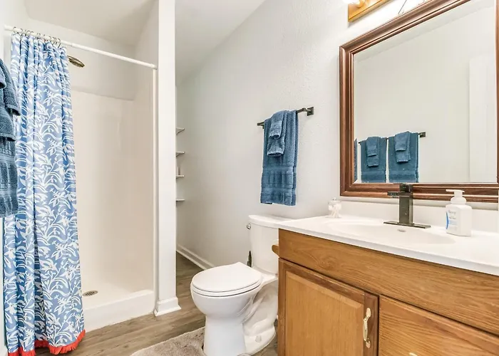 Holiday home Walk To Beach, Yard, Games And Pet Friendly Pensacola