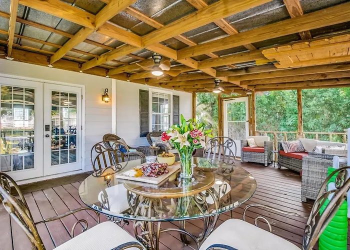 Holiday home Walk To Beach, Yard, Games And Pet Friendly