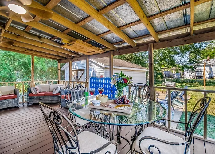 Walk To Beach, Yard, Games And Pet Friendly
