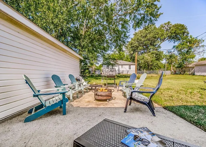 Walk To Beach, Yard, Games And Pet Friendly * Pensacola