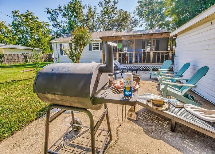 Walk To Beach, Yard, Games And Pet Friendly