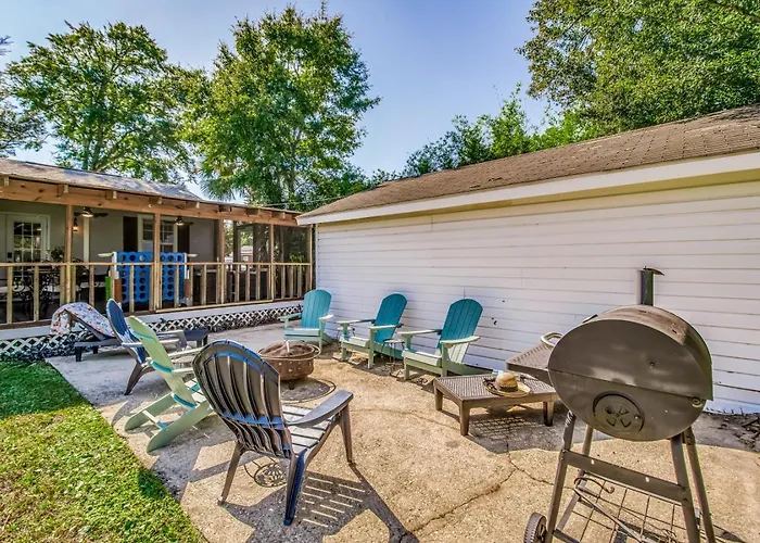Walk To Beach, Yard, Games And Pet Friendly *