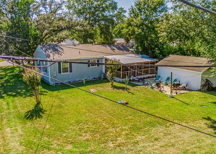 Walk To Beach, Yard, Games And Pet Friendly * Pensacola