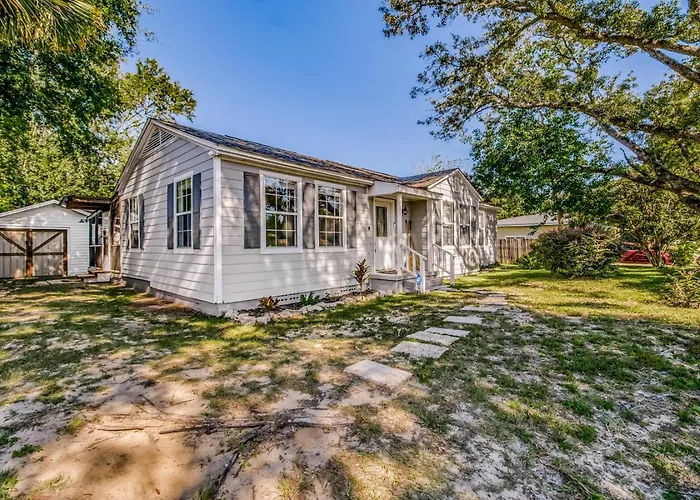 Walk To Beach, Yard, Games And Pet Friendly * Pensacola
