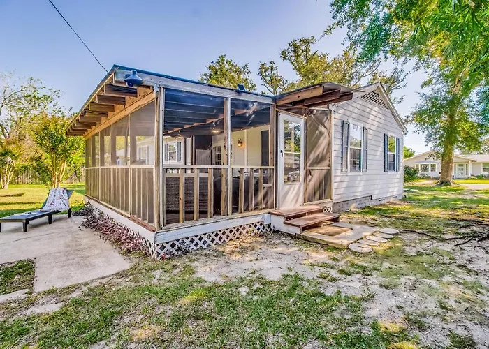Walk To Beach, Yard, Games And Pet Friendly Holiday home Pensacola