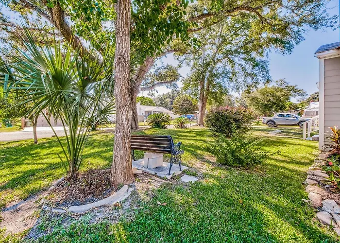 Holiday home Walk To Beach, Yard, Games And Pet Friendly *