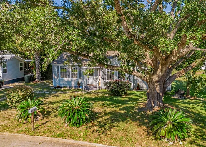 Holiday home Walk To Beach, Yard, Games And Pet Friendly