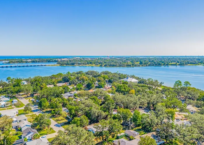 Walk To Beach, Yard, Games And Pet Friendly