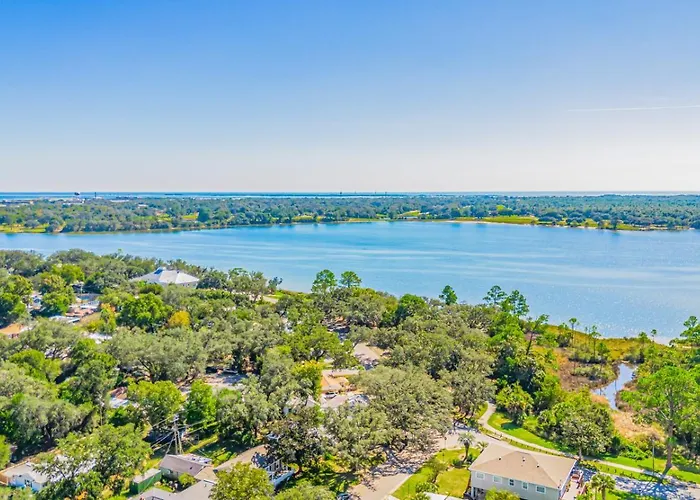 Holiday home Walk To Beach, Yard, Games And Pet Friendly Pensacola
